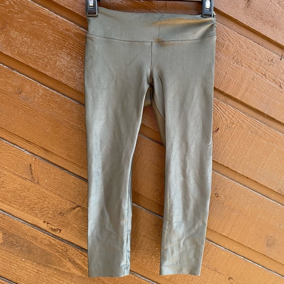 KORAL Sports Bra & Capri Leggings Set Gunmetal Lustrous Liquid Sheen Small - Picture 5 of 14